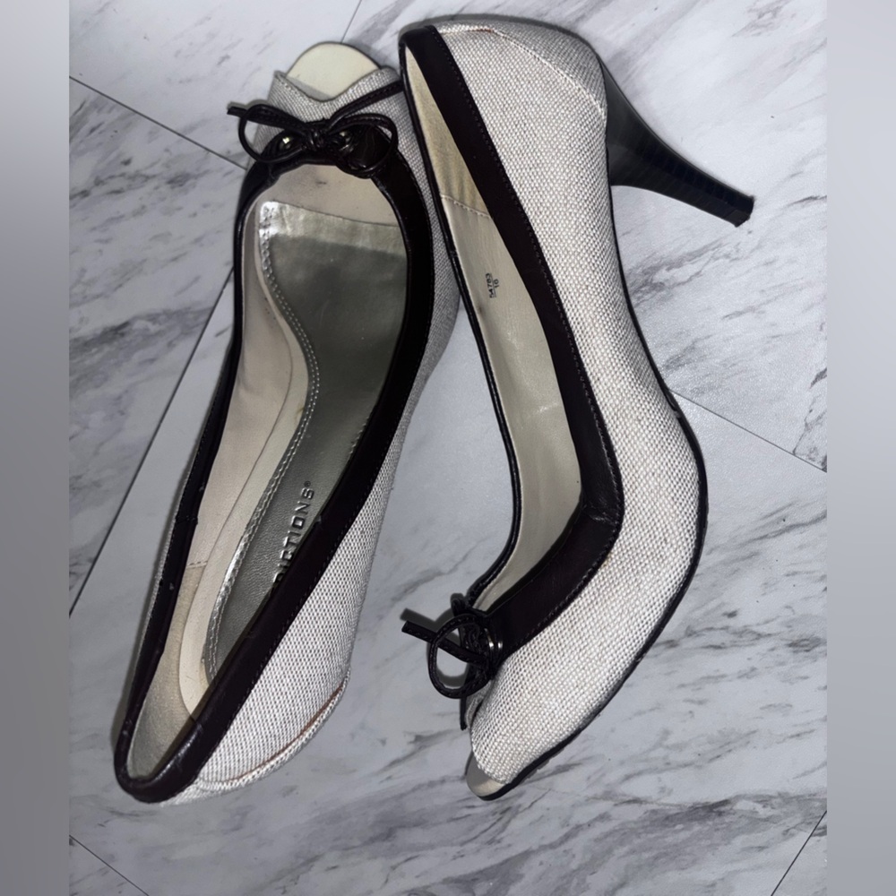 Predictions peep-toe high-heel pumps brown and tan Size: 9